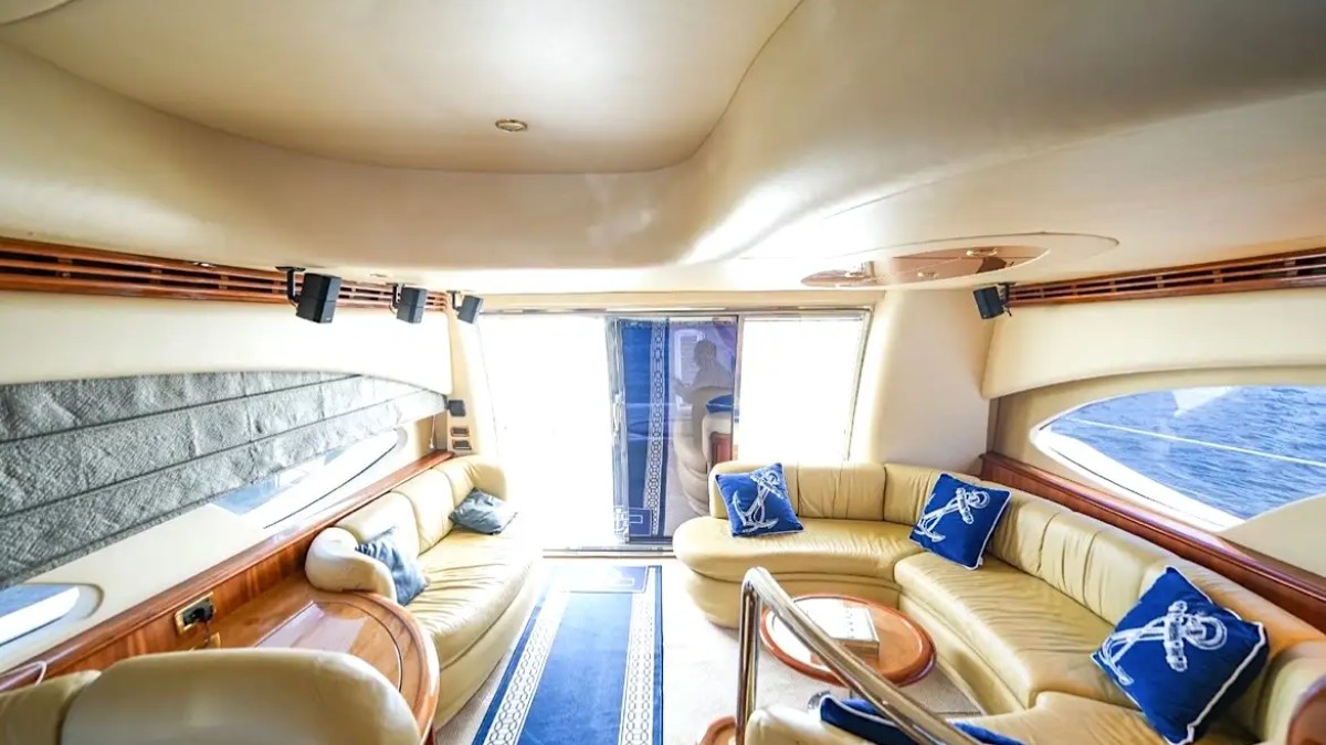 Indoor dining wide-angle view on 70′ Azimut Miami