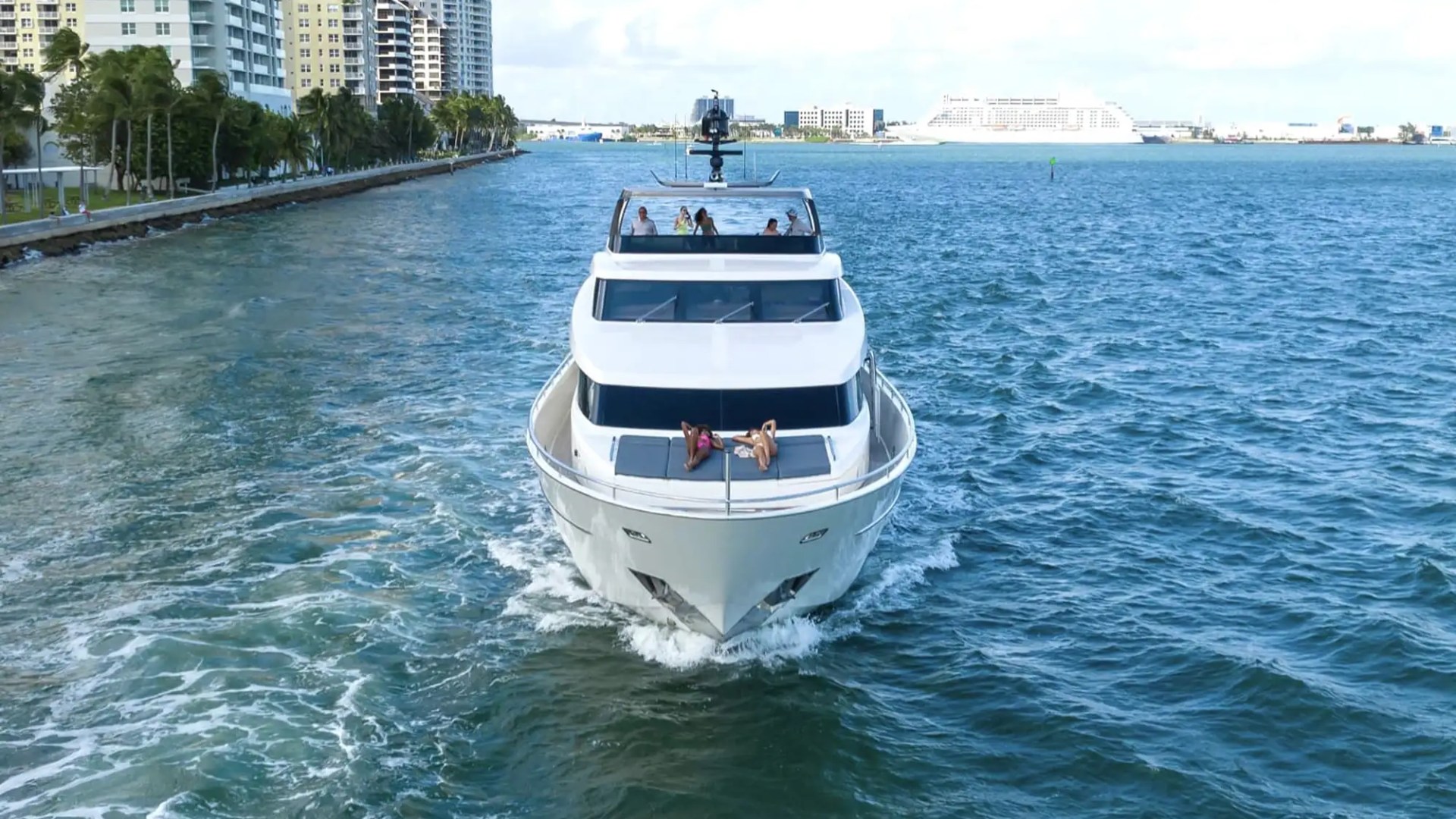 97' San Lorenzo - Yacht Rental in Miami Beach, Florida
