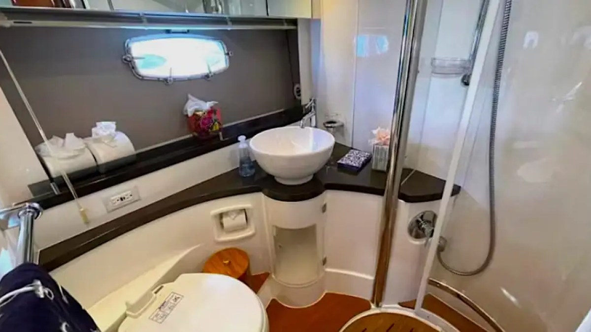 52' Fairline - Yacht Rental in Riviera Beach, Florida