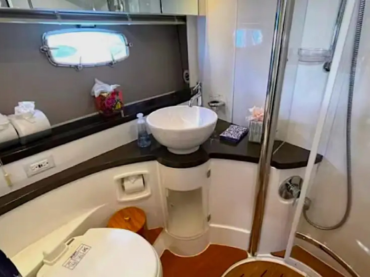 52' Fairline - Yacht Rental in Riviera Beach, Florida