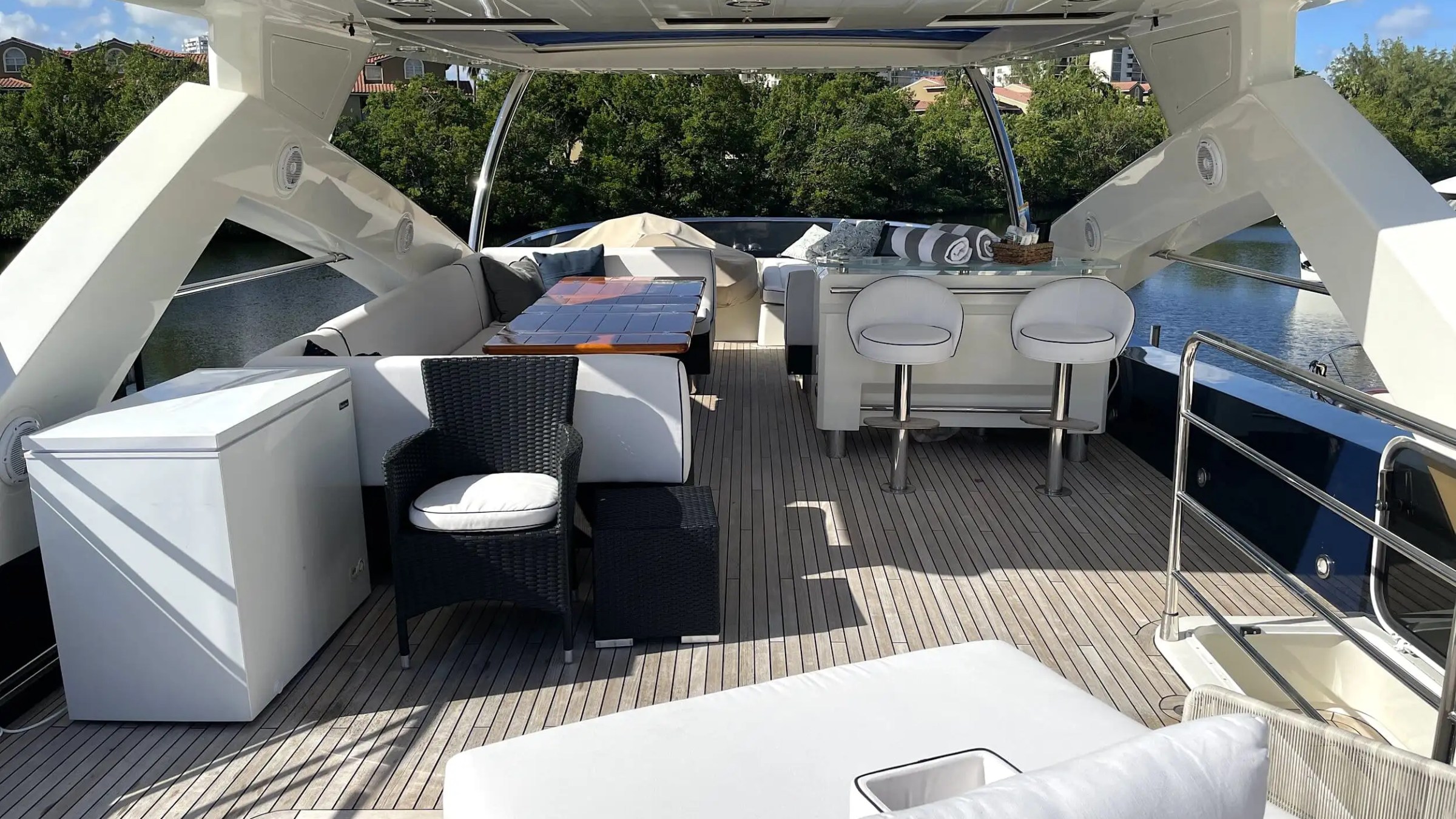 90' SunSeeker - Yacht Rental in Miami Beach, Florida