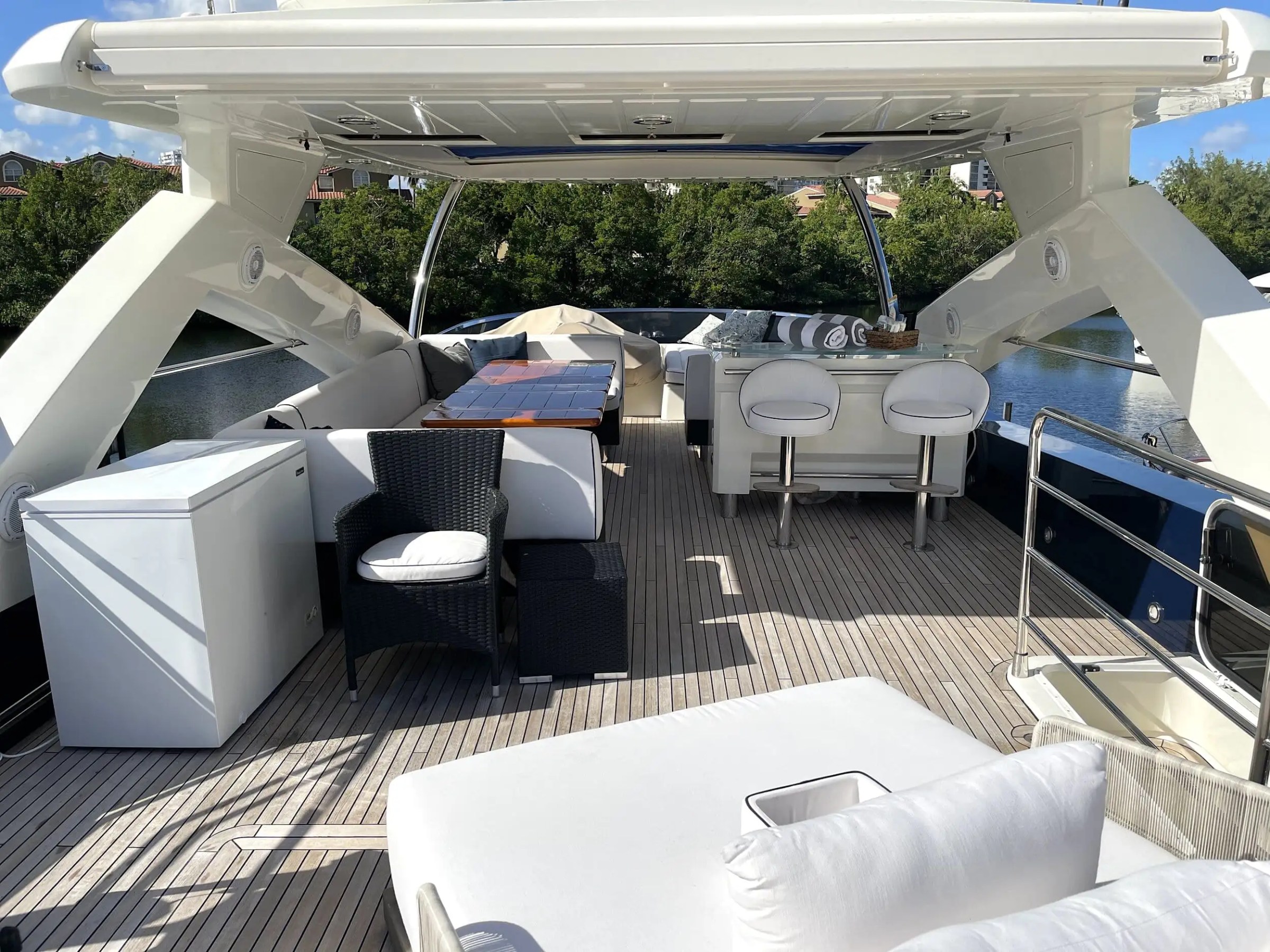 90' SunSeeker - Yacht Rental in Miami Beach, Florida
