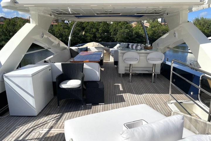 90' SunSeeker - Yacht Rental in Miami Beach, Florida