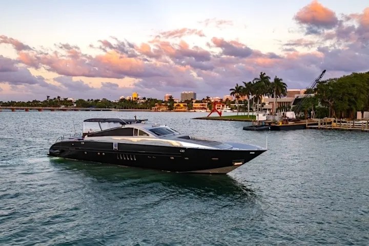 94' Leopard - Yacht Rental in Miami, Florida