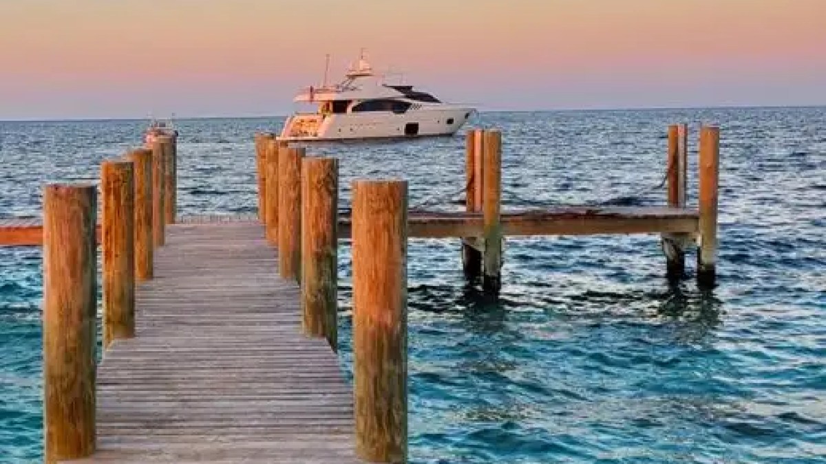 88' Ferretti - Yacht Rental in Fort Lauderdale, Florida