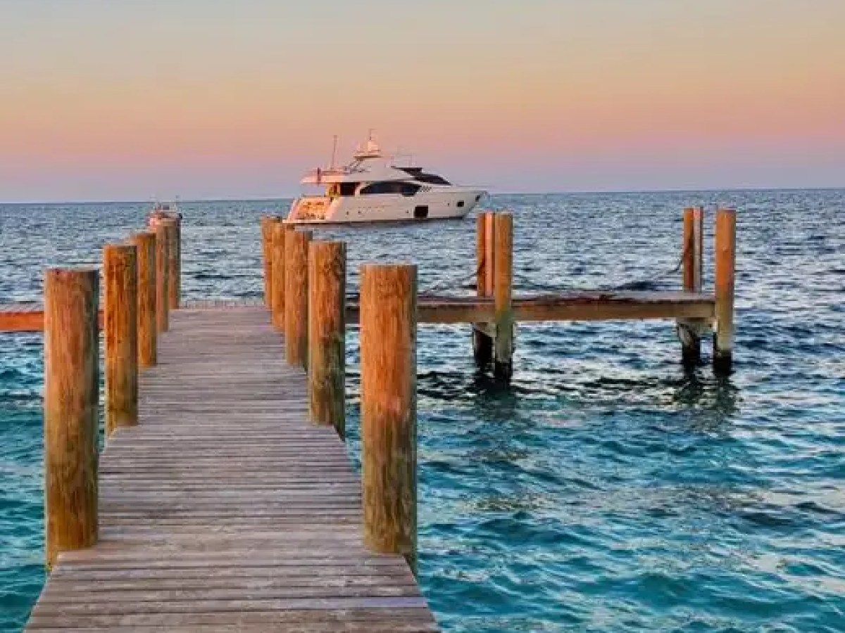 88' Ferretti - Yacht Rental in Fort Lauderdale, Florida