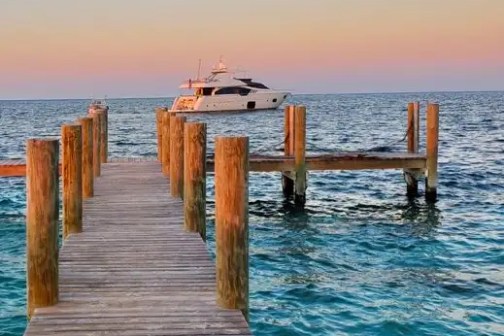 88' Ferretti - Yacht Rental in Fort Lauderdale, Florida