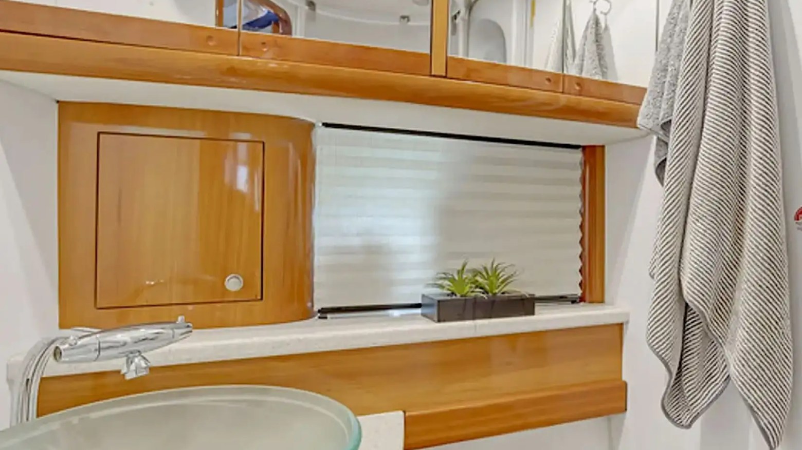 50′ Cranchi side‑profile cruising Key Biscayne