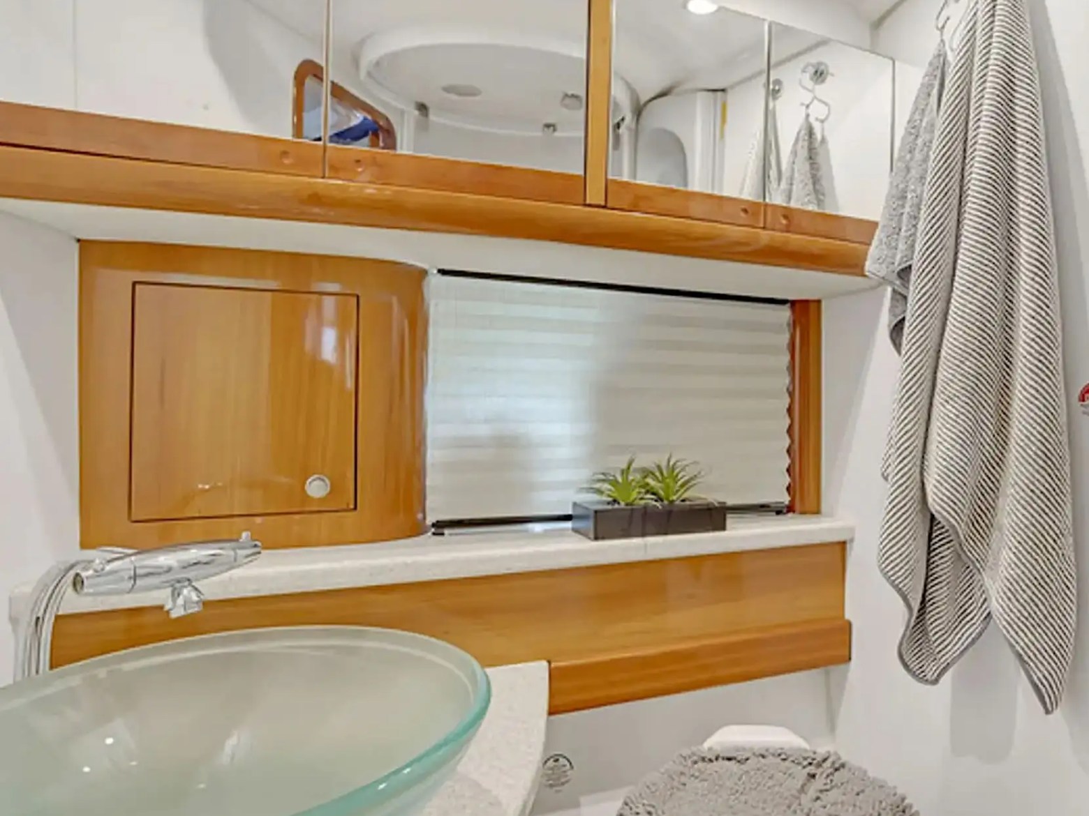 50′ Cranchi side‑profile cruising Key Biscayne – image 10