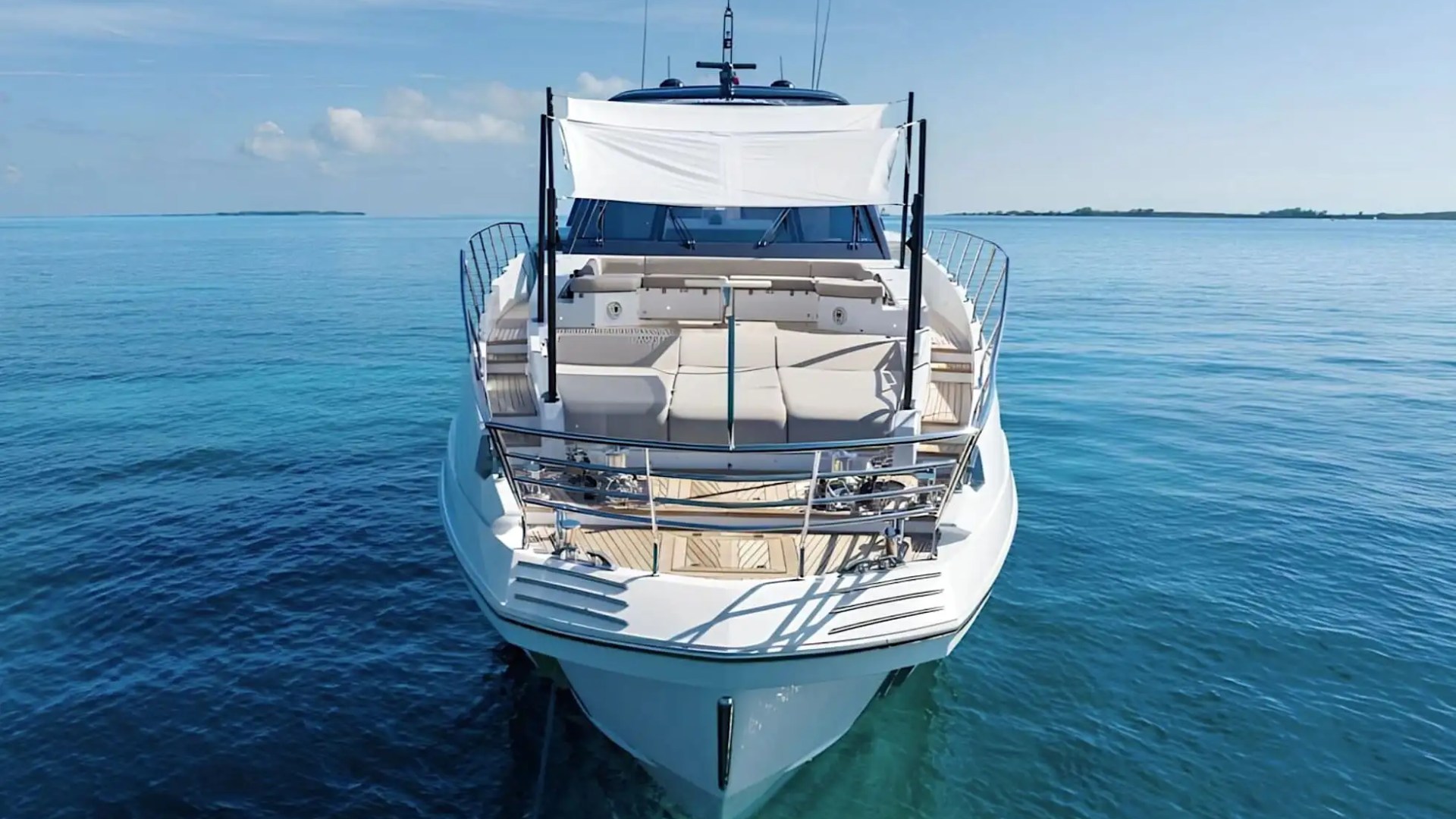 Top-down bow drone of 88′ Azimut Miami