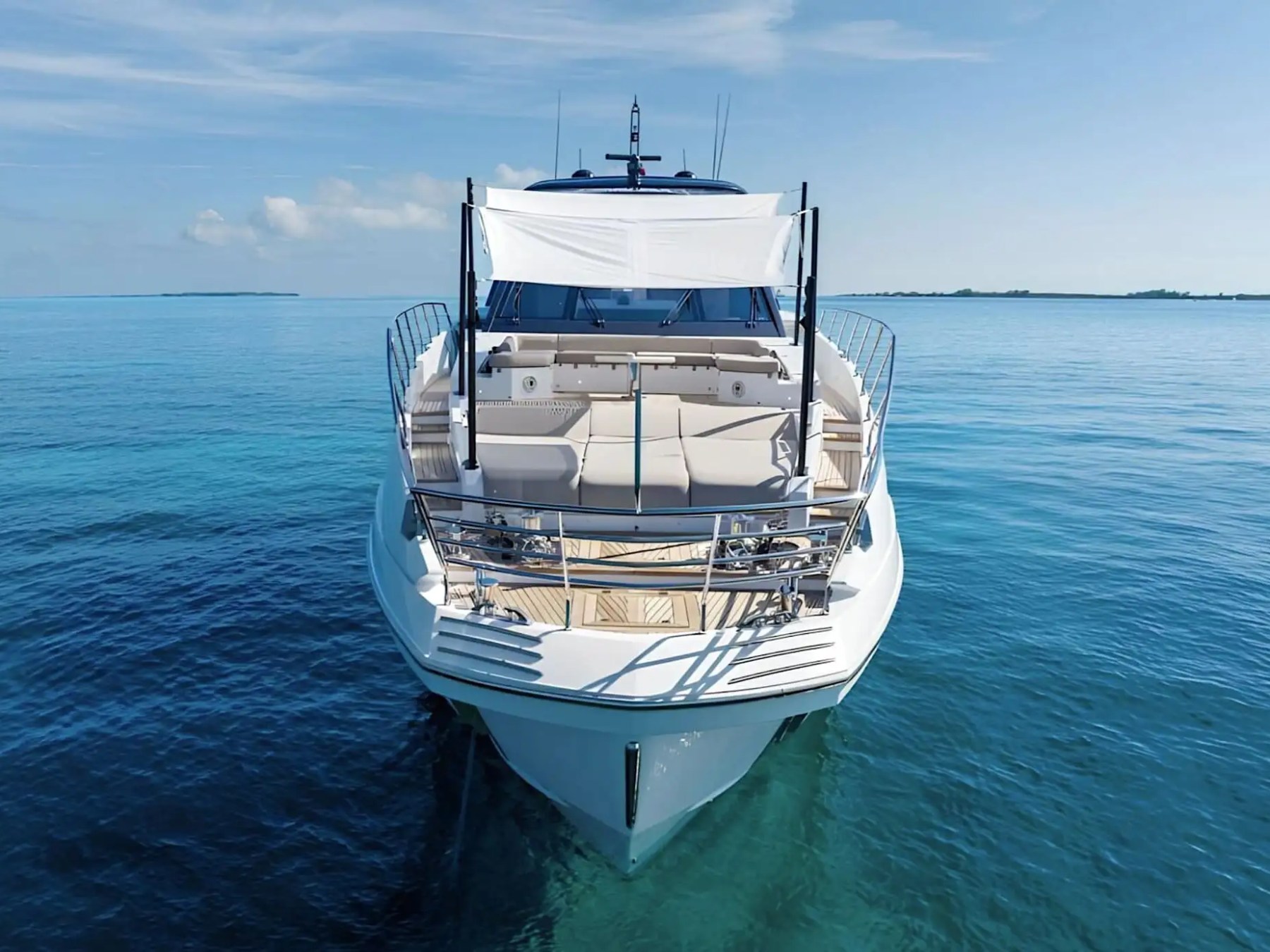 88′ Azimut guests lounging Miami – image 09