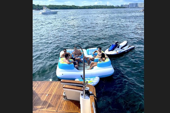 45′ Austin Parker side profile Miami