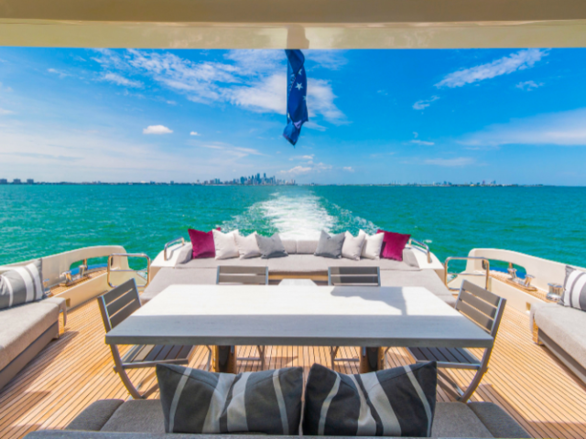 103' Azimut - Yacht Rental in Miami, Florida