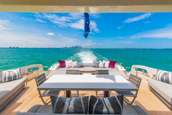 103' Azimut - Yacht Rental in Miami, Florida