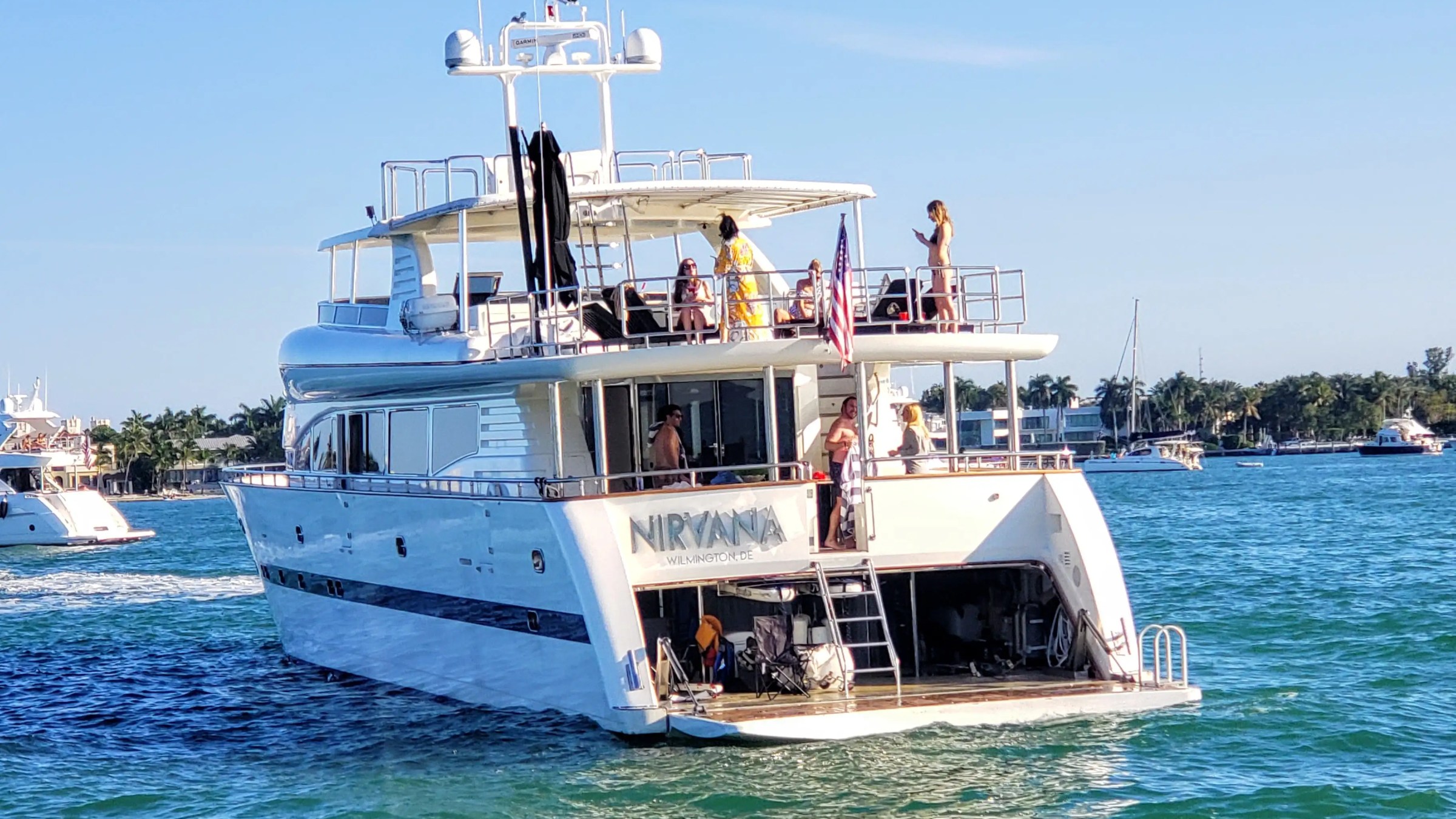 110' Horizon - Yacht Rental in Miami Beach, Florida