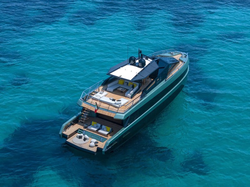 Wake trail behind 85′ Wally Miami