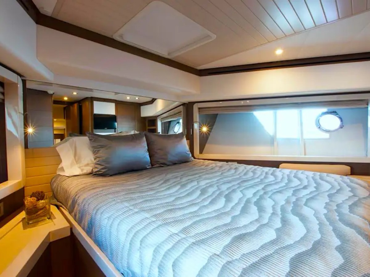 88' Ferretti - Yacht Rental in Fort Lauderdale, Florida