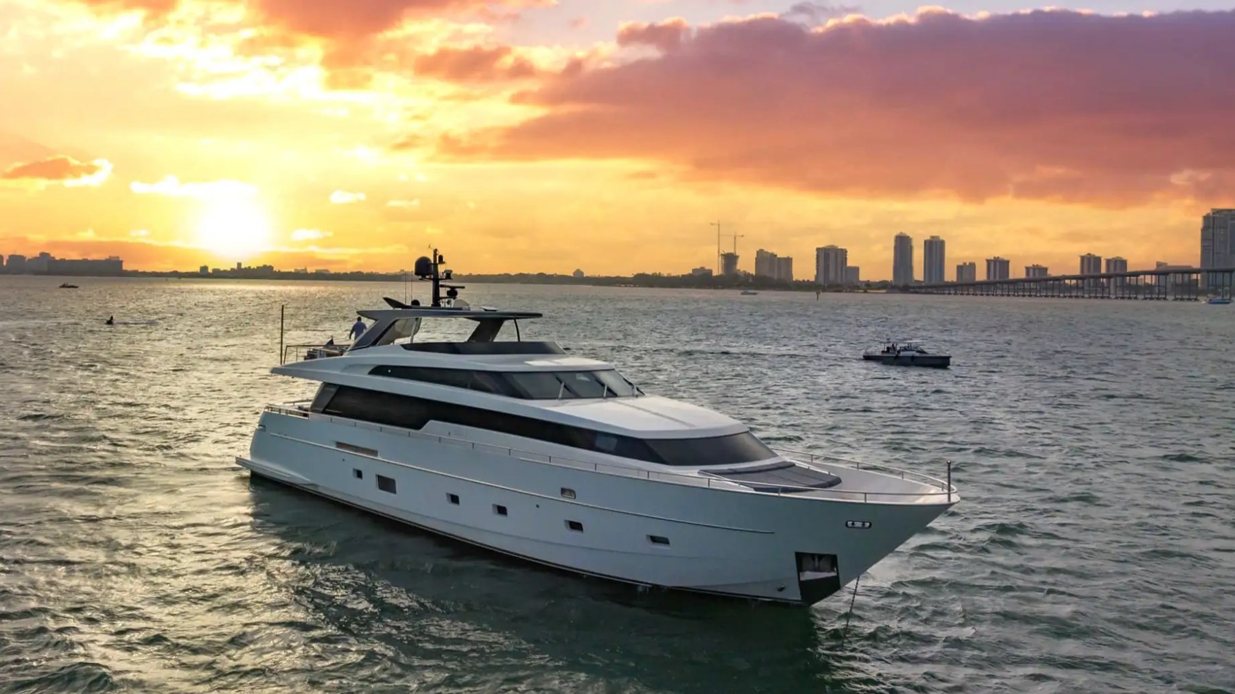 97' San Lorenzo - Yacht Rental in Miami Beach, Florida
