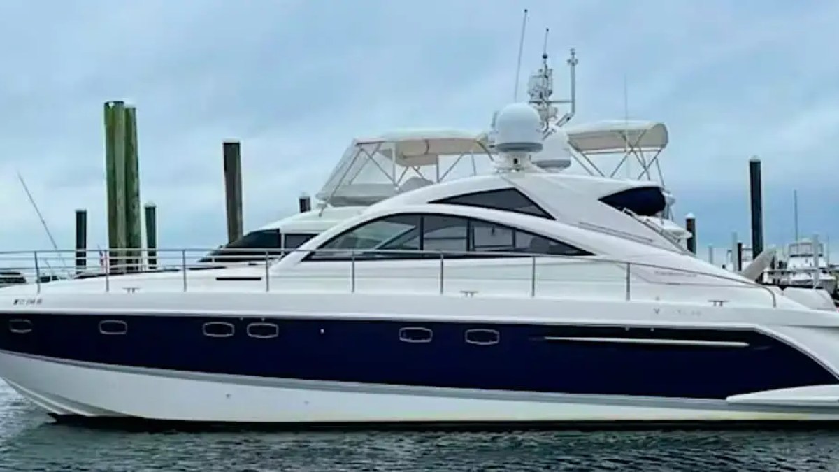 52' Fairline - Yacht Rental in Riviera Beach, Florida