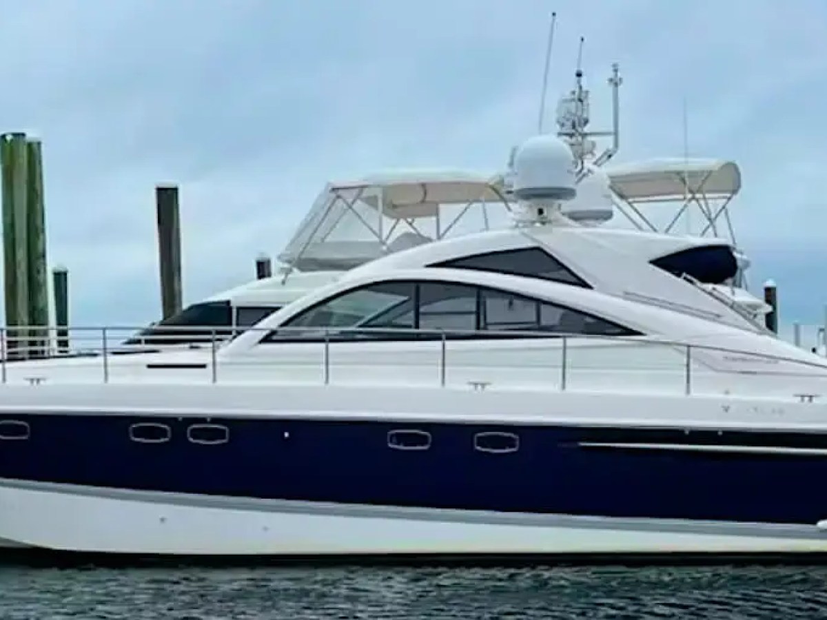 52' Fairline - Yacht Rental in Riviera Beach, Florida