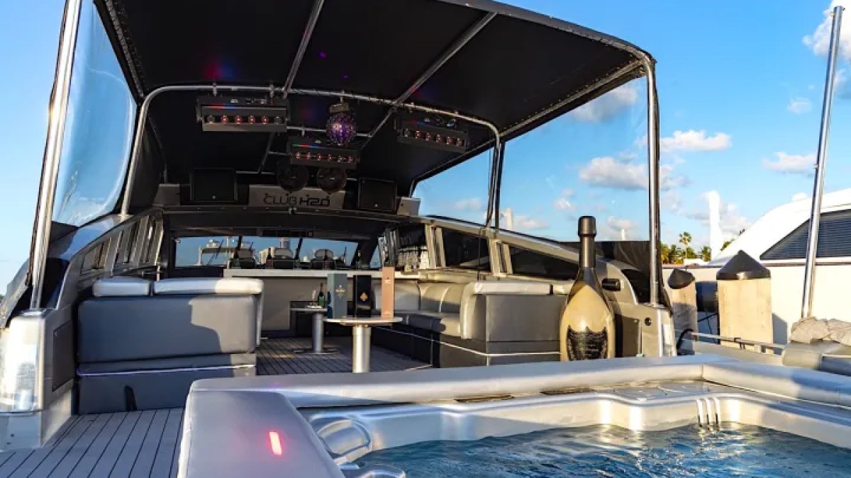 Flybridge lounge seating on 94′ Leopard Miami