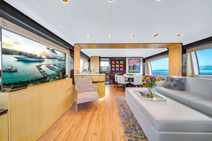 84′ Azimut action shot Miami – image 14