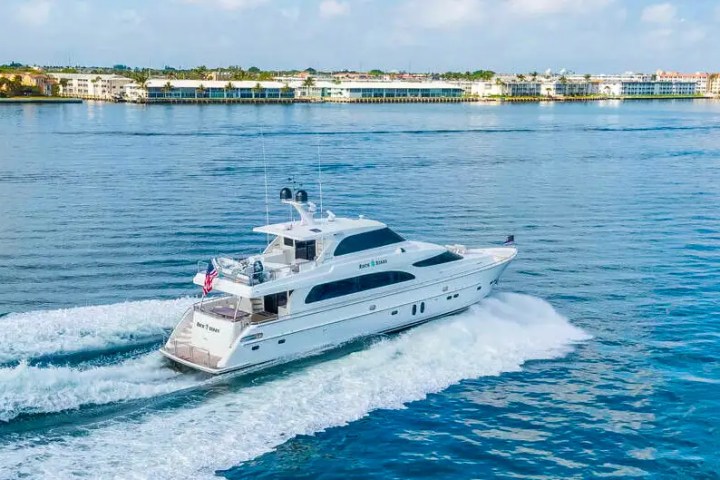 85' Horizon - Yacht Rental in Palm Beach, Florida