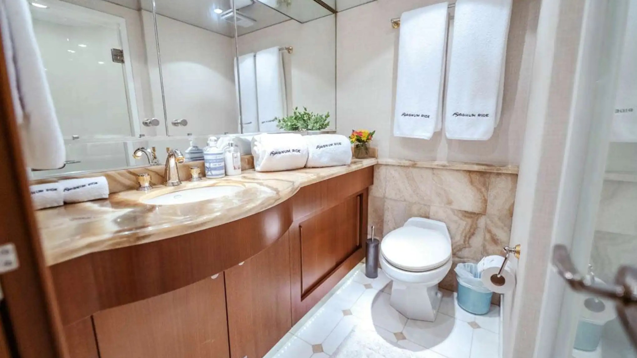 102′ Hatteras master suite Nassau