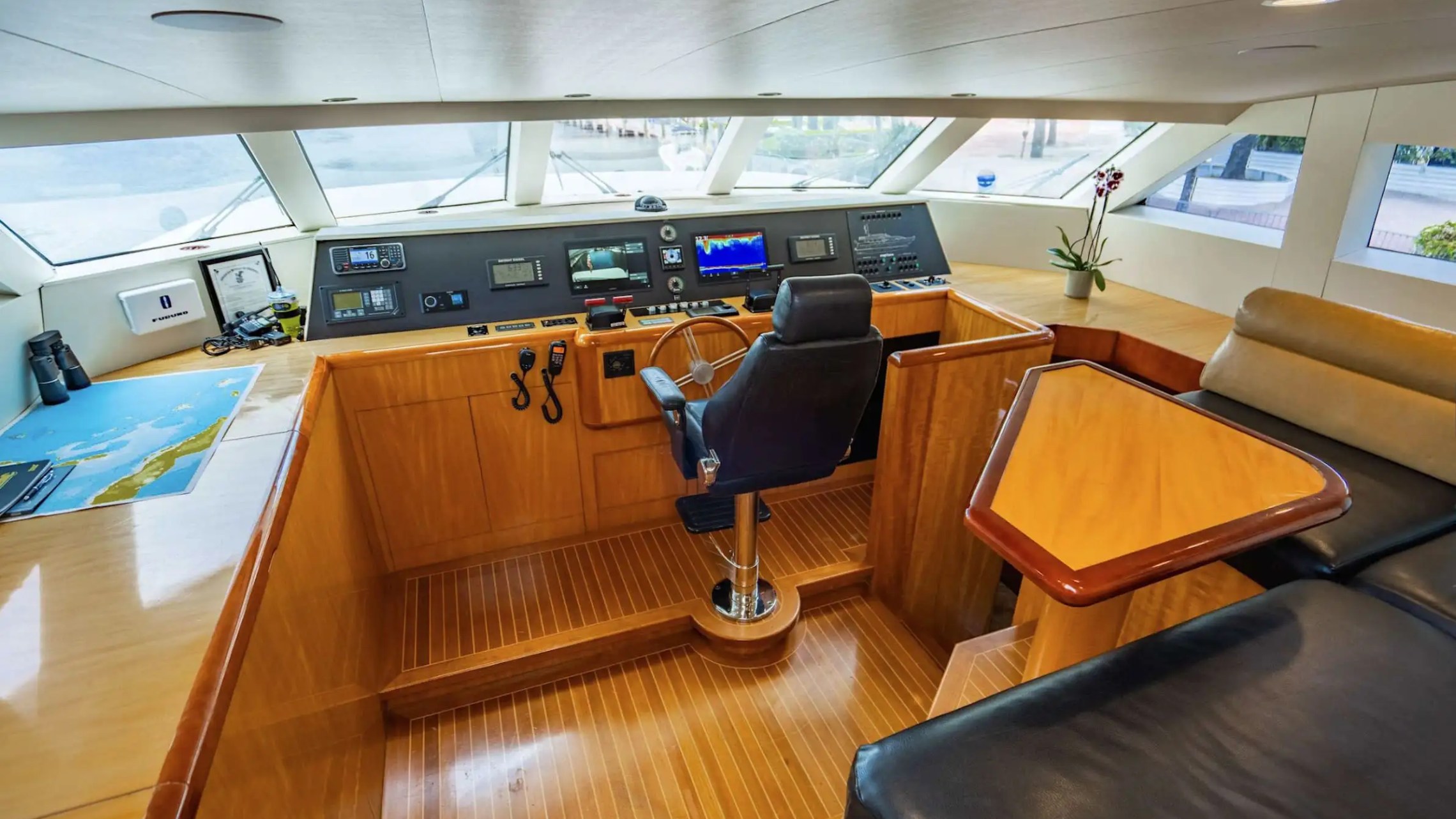 95' Intermarine - Yacht Rental in Fort Lauderdale, Florida