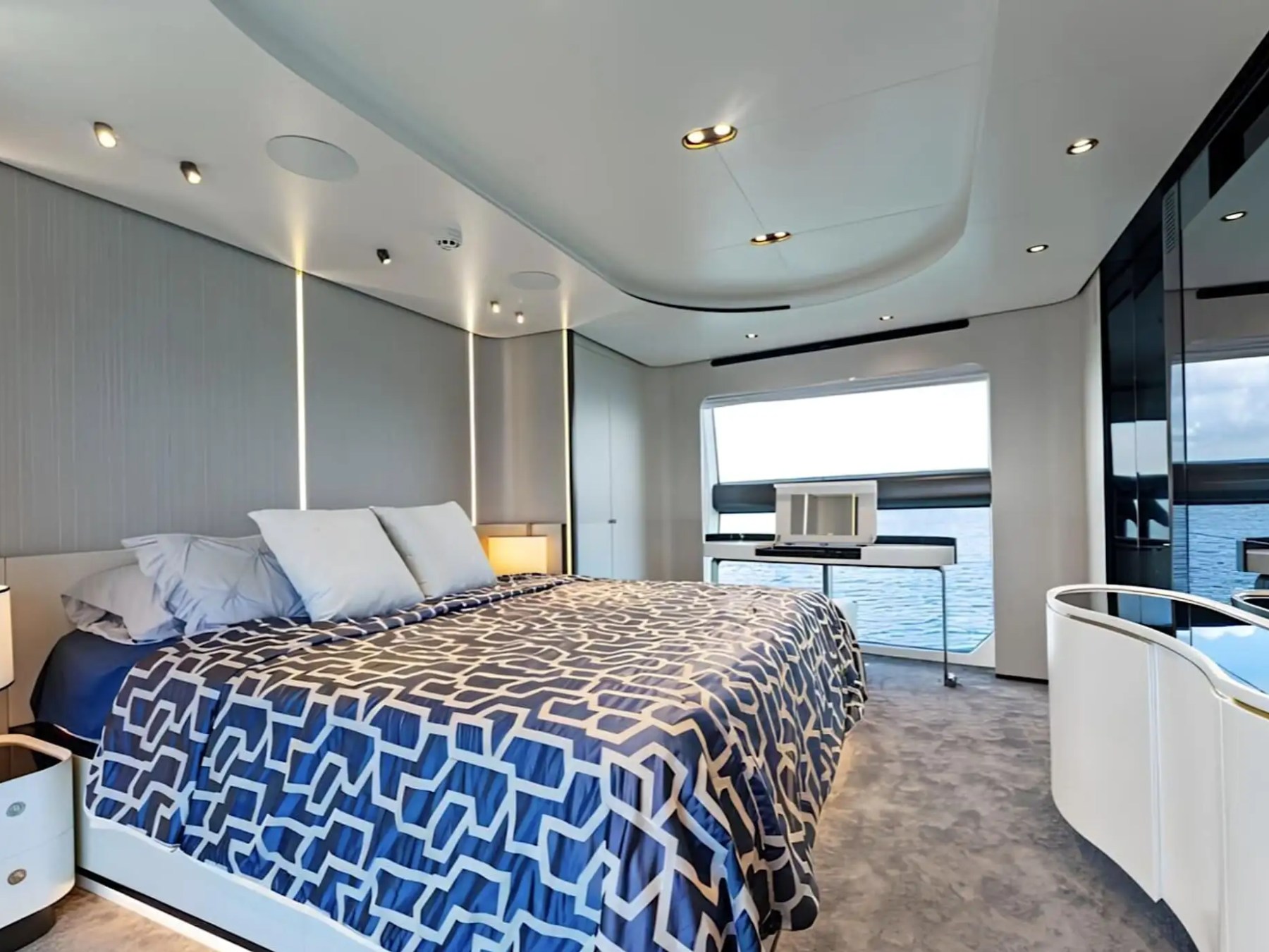 88′ Azimut side-profile cruising Miami – image 10