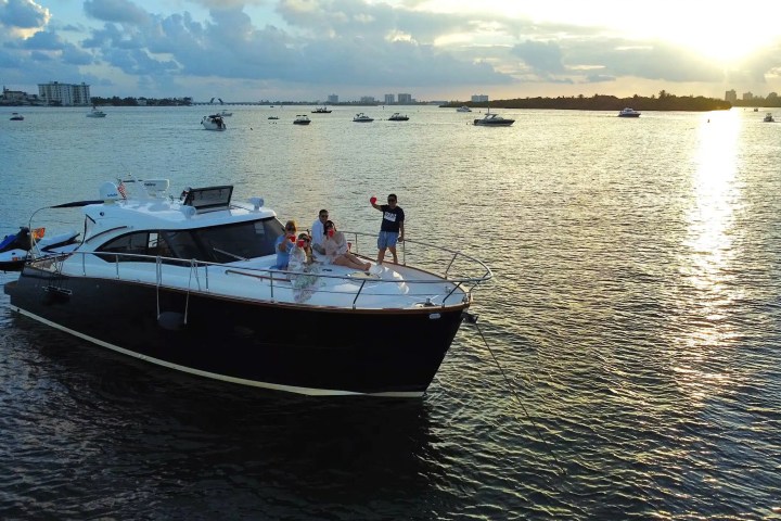 45′ Austin Parker bow seating Miami