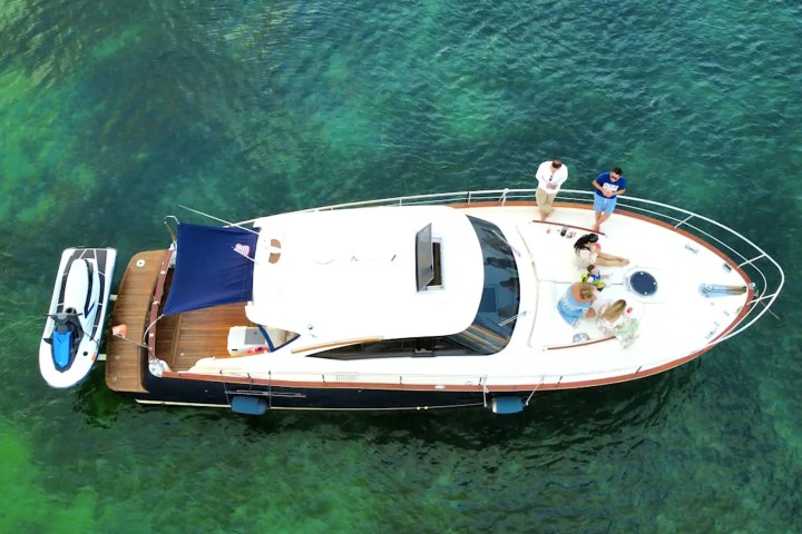 45′ Austin Parker interior detail Miami