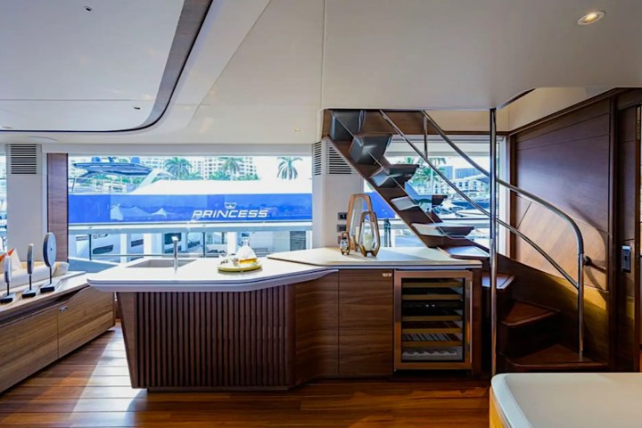 100' Princess - Yacht Rental in Miami, Florida