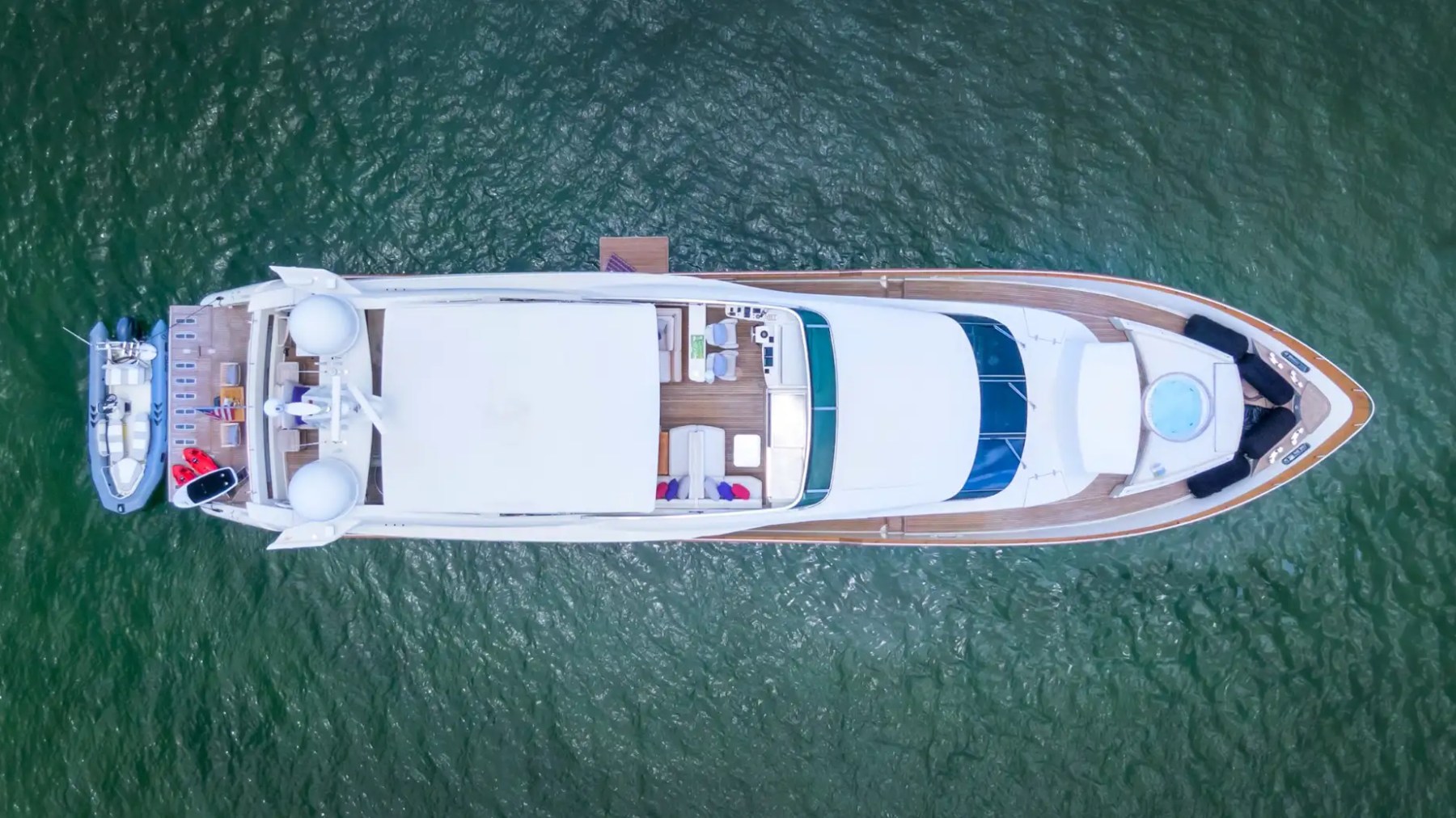 100' Dominator - Yacht Rental in Miami Beach, Florida