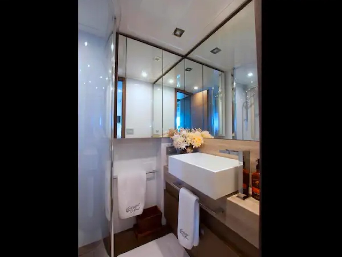 88' Ferretti - Yacht Rental in Fort Lauderdale, Florida