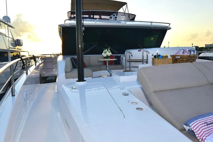 110' Horizon - Yacht Rental in Fort Lauderdale, Florida