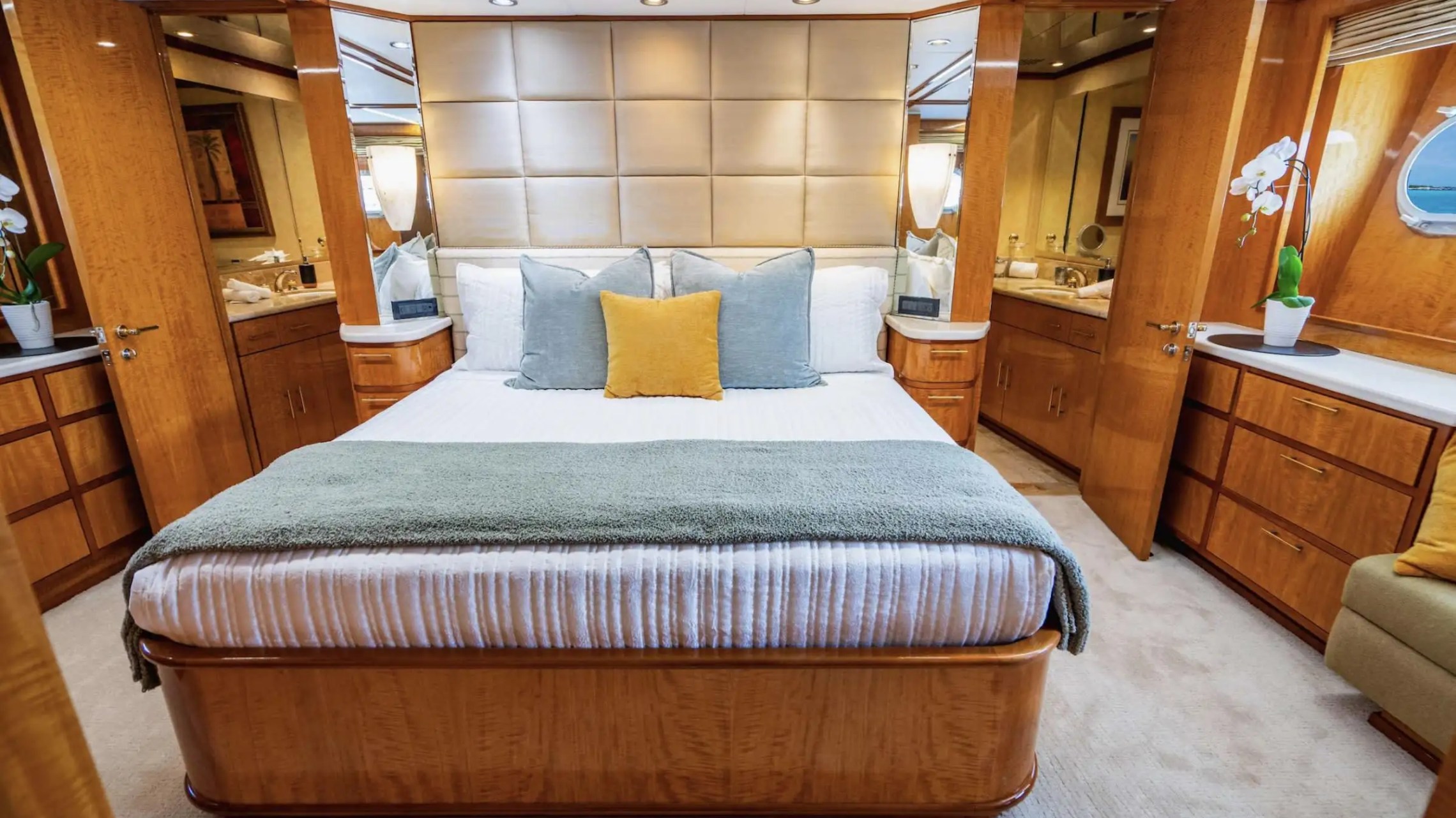 95' Intermarine - Yacht Rental in Fort Lauderdale, Florida