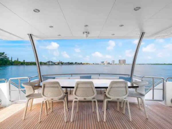 85' Horizon - Yacht Rental in Palm Beach, Florida