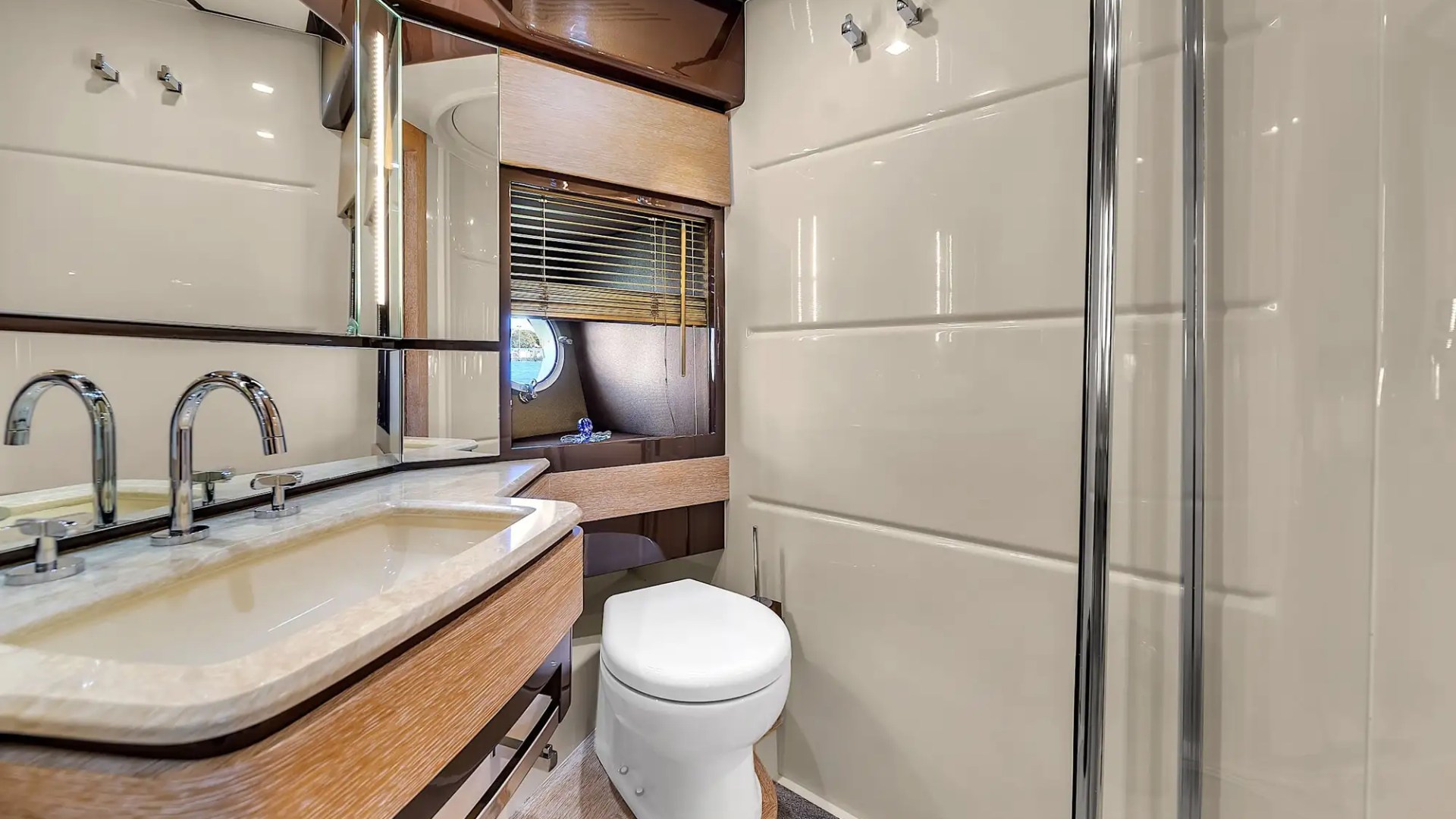 70′ Azimut bow seating area Aventura