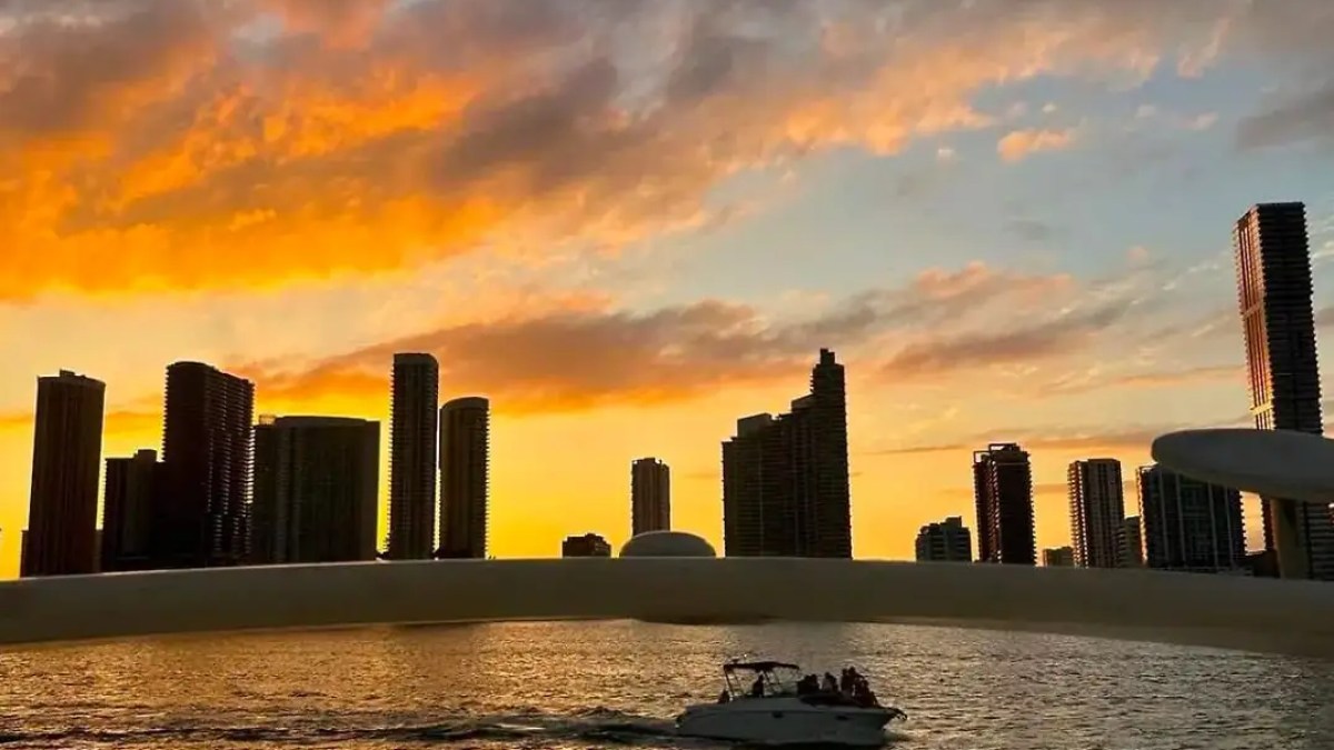 46' Silverton boat sunset cruising Miami Beach