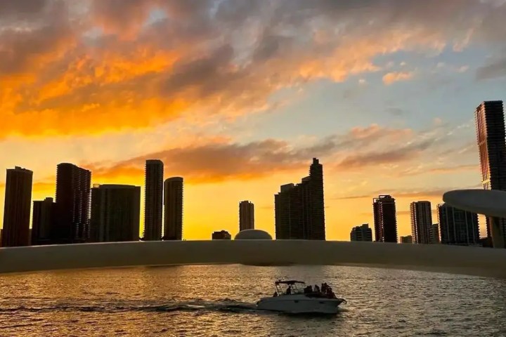 46' Silverton - Boat Rental in Miami Beach, Florida