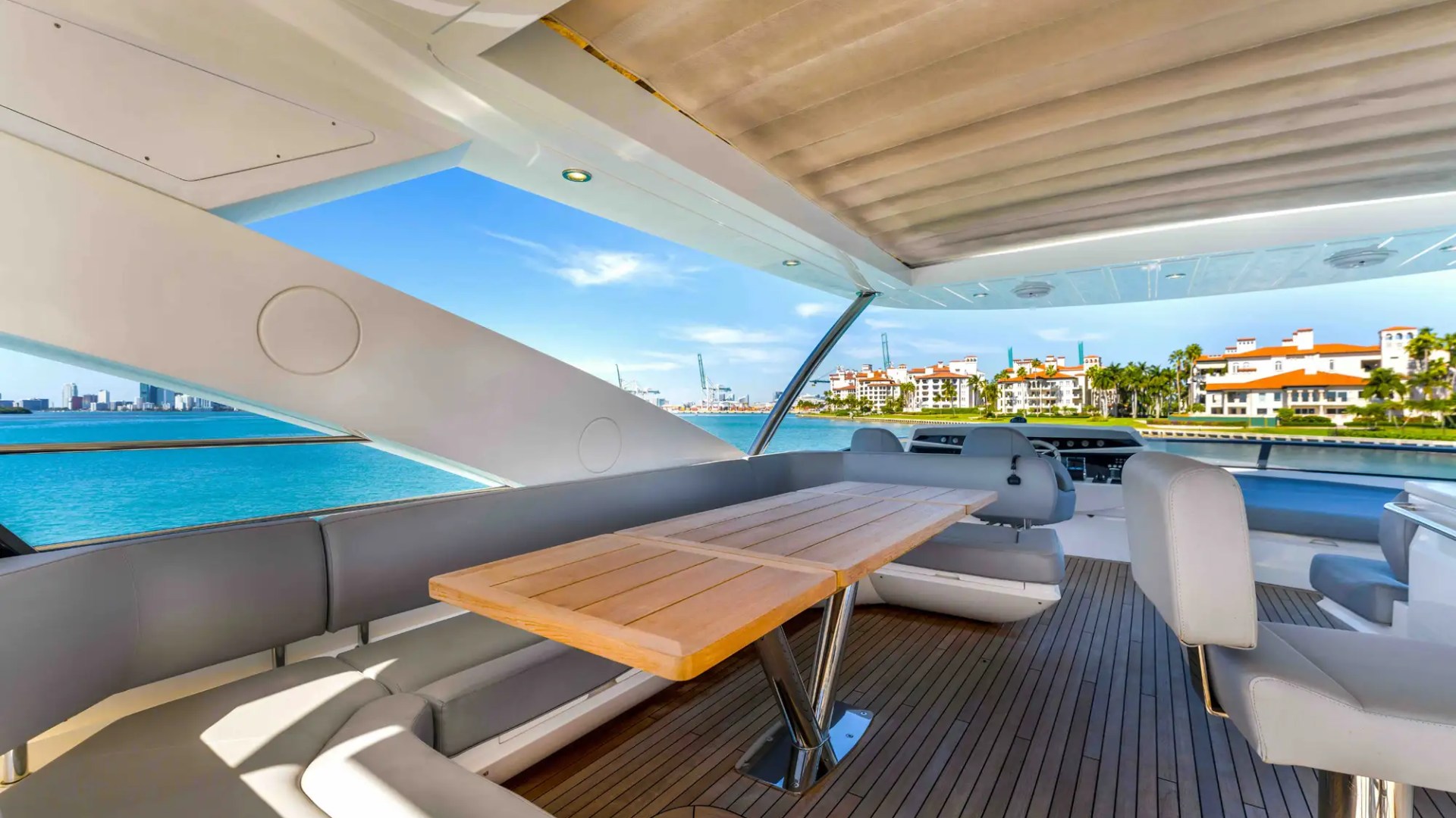 96' Sunseeker - Yacht Rental in Miami Beach, Florida
