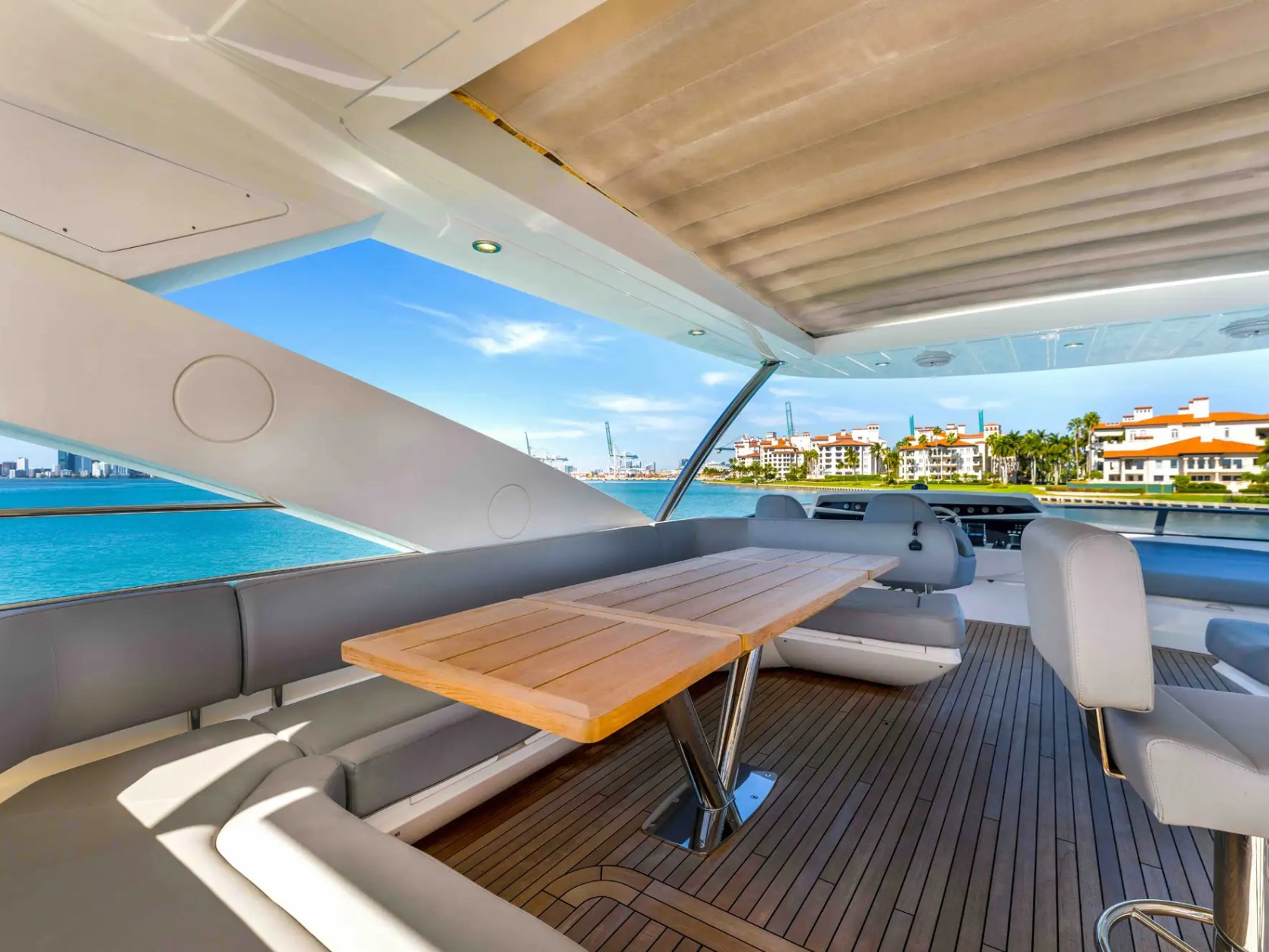 96' Sunseeker - Yacht Rental in Miami Beach, Florida