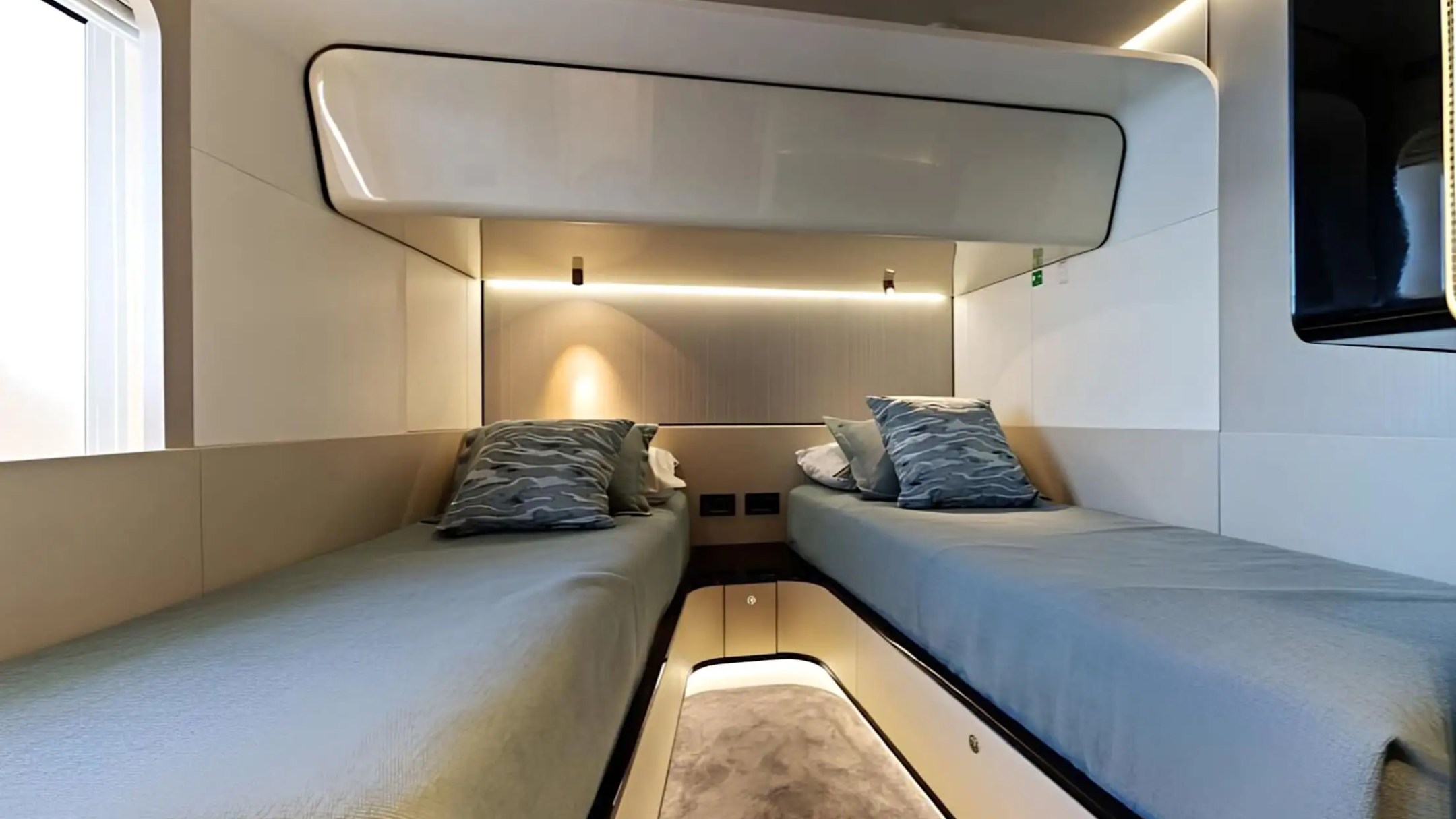 Guest stateroom on 88′ Azimut Miami