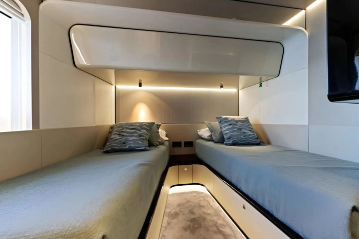 88′ Azimut bow seating area Miami – image 11