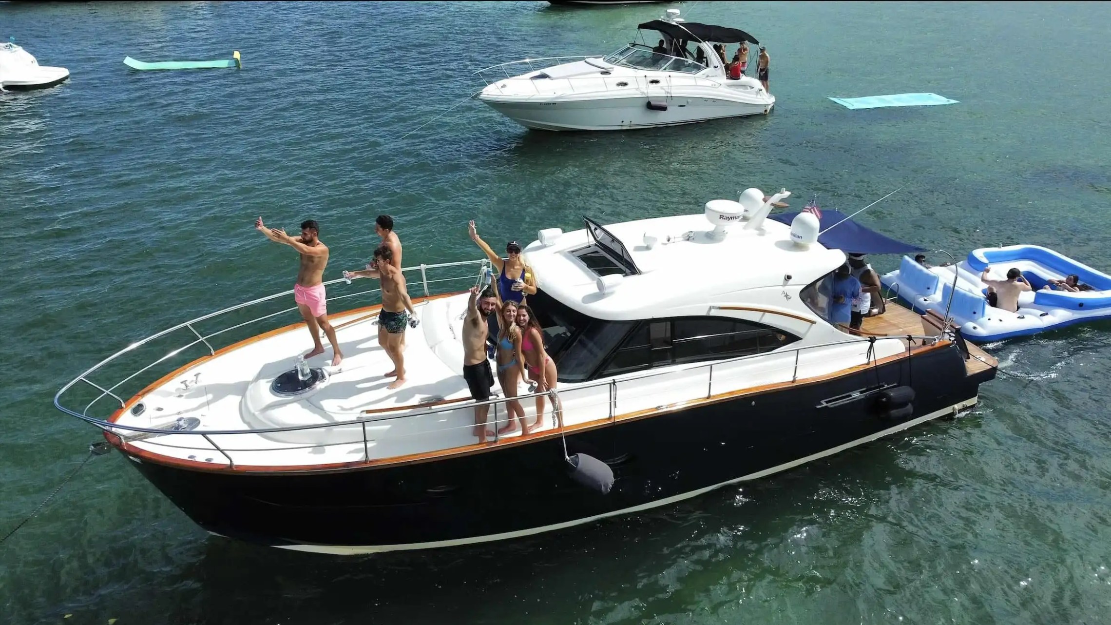 45′ Austin Parker lounge deck Miami