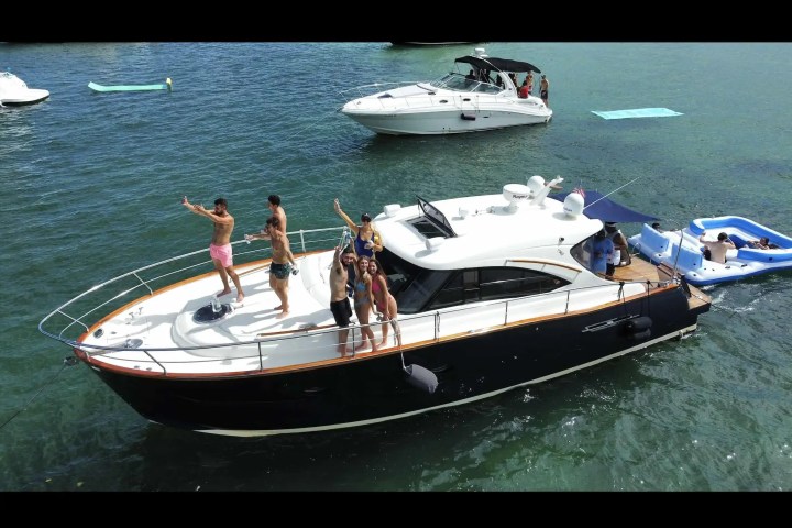 45′ Austin Parker lounge deck Miami