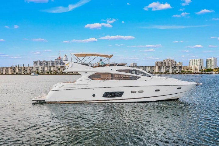 70′ Sunseeker lounge deck area Miami – image 13