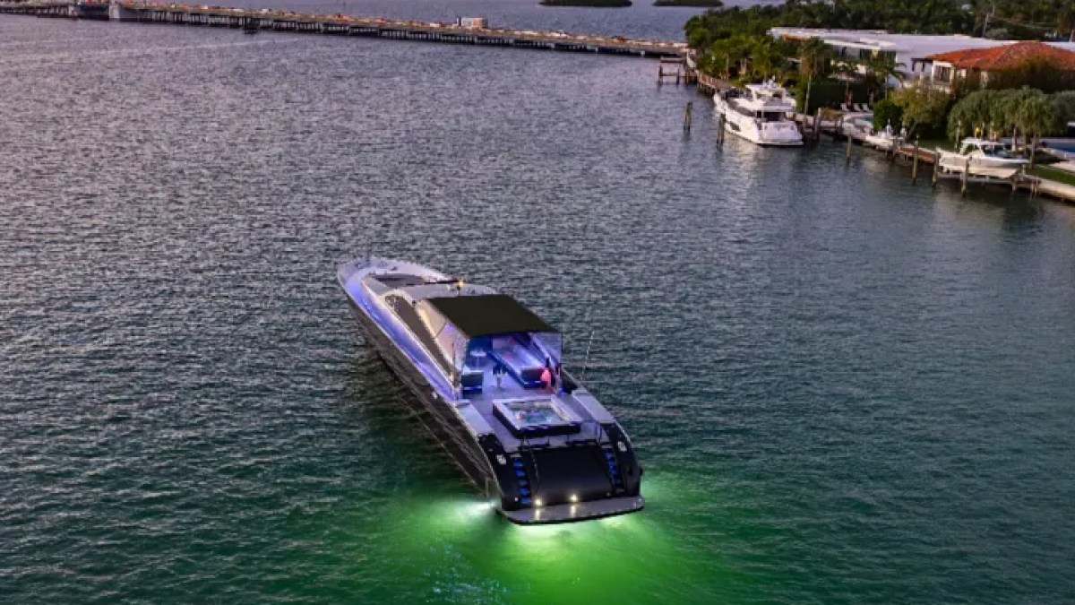 Aerial side profile during Miami cruise on 94′ Leopard