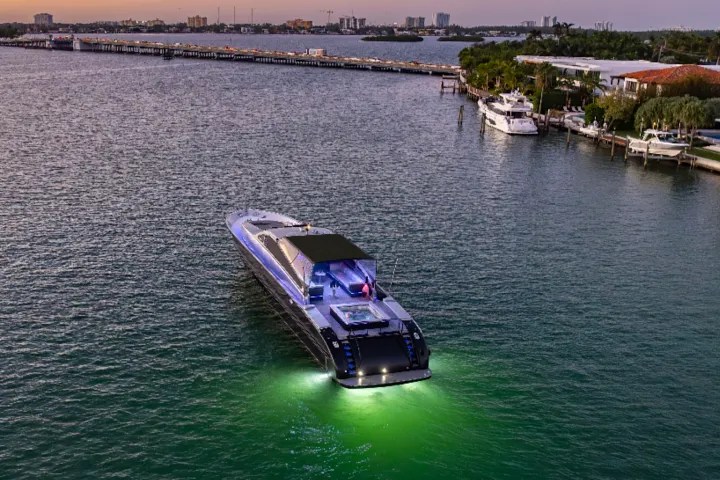 94' Leopard - Yacht Rental in Miami, Florida